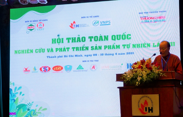 GS.TS Phạm Văn Thiêm - Chủ tịch Hội Khoa học các sản phẩm thiên nhiên Việt Nam (VNPS) phát biểu tại Hội thảo khoa học toàn Quốc “Nghiên cứu và phát triển các sản phẩm tự nhiên lần thứ VII”